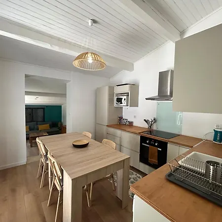 Holiday home La Montplaisir Maison Jardin *