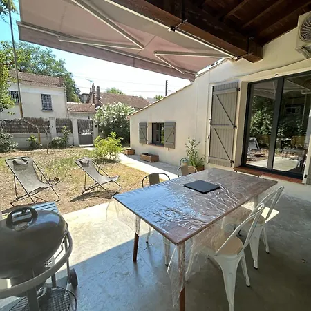 Holiday home La Montplaisir Maison Jardin