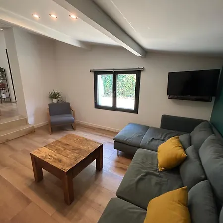 Holiday home La Montplaisir Maison Jardin Arles